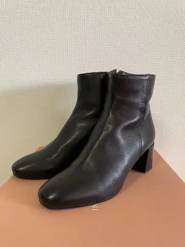 [새상품급] 파비오 루스코니 사이드 지퍼 가죽 숏부츠 36사이즈