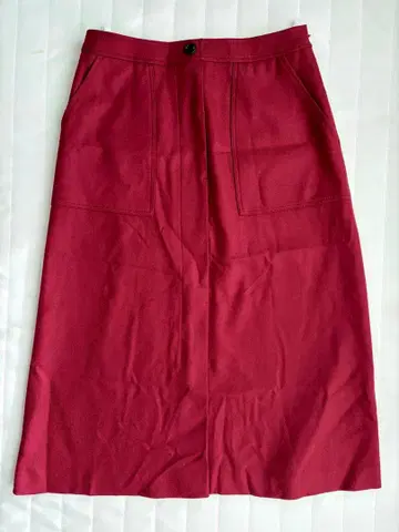 언타이틀 빨간색 사다리꼴 스커트 앞 포켓 부착