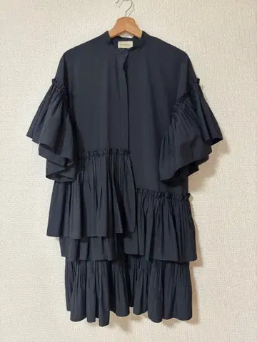 UNITED ARROWS 블랙 프릴 상의