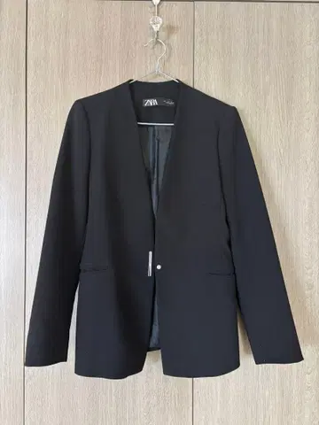 ZARA 블랙 노카라 자켓