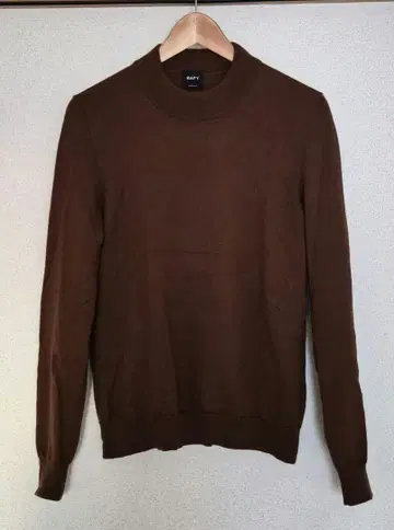 BAFY 모크넥 니트 브라운