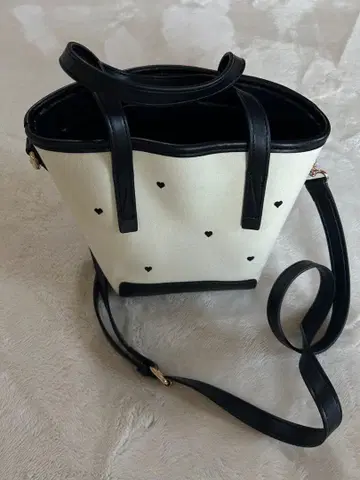 하트 무늬 숄더백