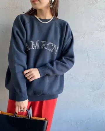 Americana 아치 로고 자수 래글런 슬리브 맨투맨