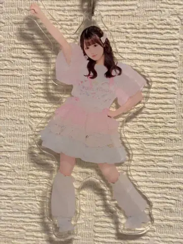 시카노 나나미 리메이크 T셔츠 의상 아크릴 키링 PixelRibbon