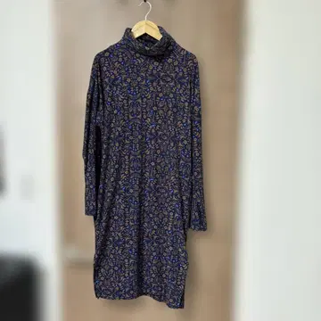 두클라쎄 꽃무늬 터틀넥 튜닉