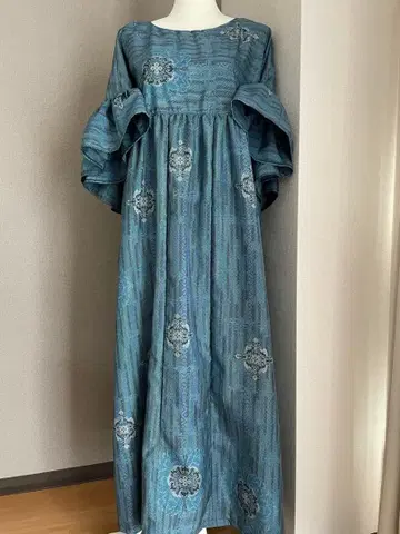 기모노 리메이크 오시마 명주 프릴 소매의 넉넉한 원피스 블루 그라데이션