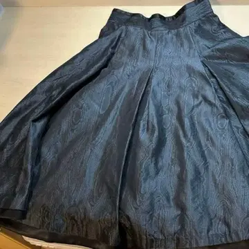 레킵 블랙 타프타 플레어 스커트 무릎 아래 20cm