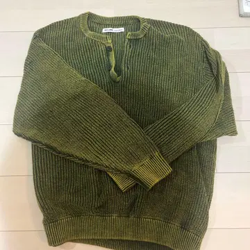 저널 스탠다드 RELUME 올리브 그린 헨리넥 니트