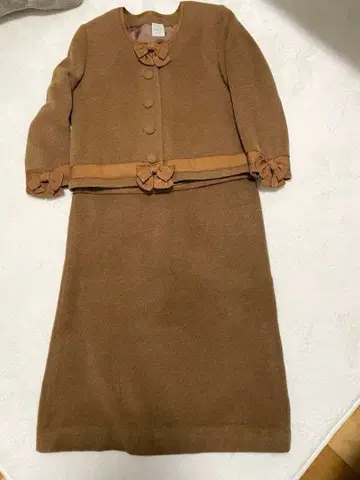 카네코 이사오 브라운 리본 포함 정장 세트