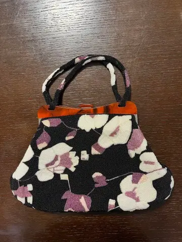 일본 의류용 비즈 백 레트로 블랙 베이스에 화이트와 보라색 꽃무늬