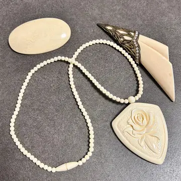 유품 정리 아이보리 액세서리 모음 브로치 목걸이