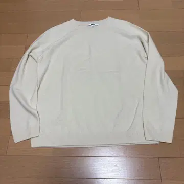 유니클로 캐시미어 100% 크루넥 스웨터 새상품