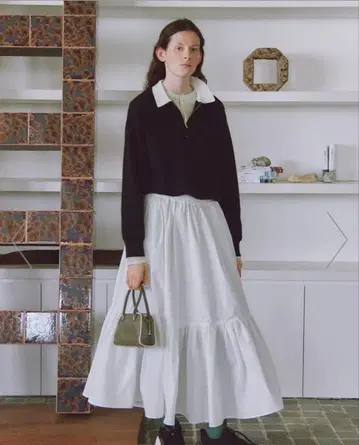 [ 완판템 ] emmi 집업 니트 x 스커트 세트 [ 시착만 한 상품 ]