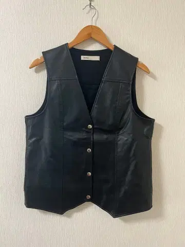 블랙 바이 마우지 블랙 가죽 베스트