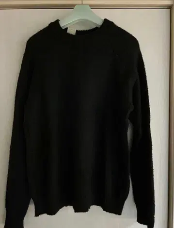 엔할리우드 블랙 크루넥 니트 스웨터