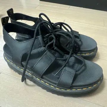 닥터 마틴 블랙 샌들