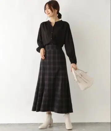 체크 무늬 플레어 스커트 머메이드 스커트 네이비 x 브라운