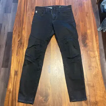 슬림핏 블랙 데님 팬츠