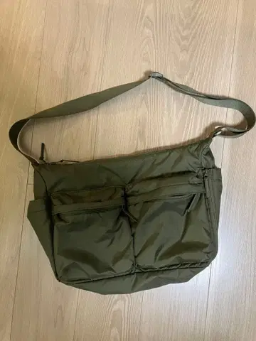 숄더백 UNIQLO 유니클로 멀티 포켓 숄더백