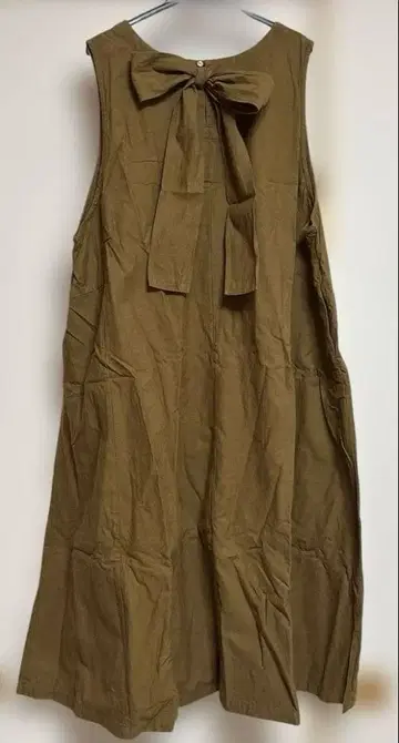 네스트로브 코튼 린넨 백 새틴 슬리브리스 원피스