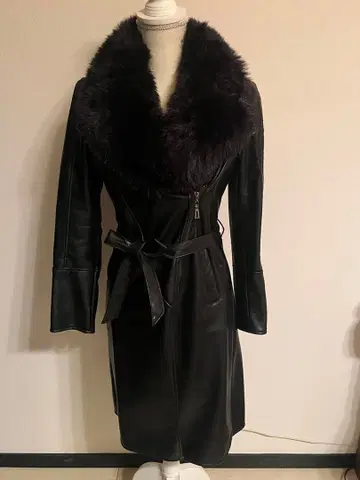 블랙 가죽 롱 코트 퍼 포함