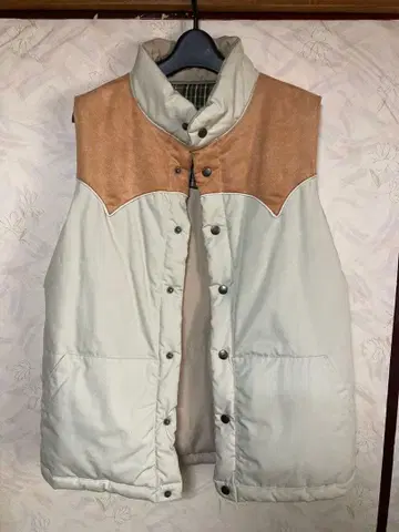 아이보리 브라운 다운 베스트