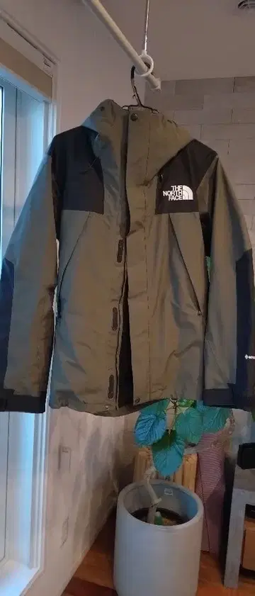 THE NORTH FACE 마운틴 자켓 뉴트프 M