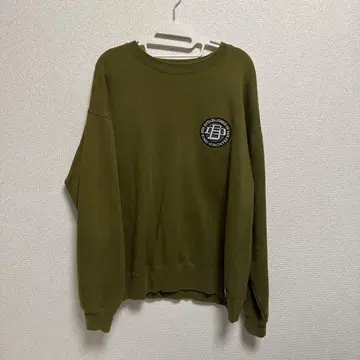 올리브색 크루넥 트레이닝복