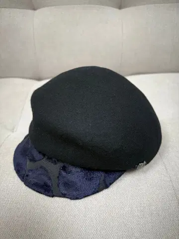 블랙과 네이비 베레모