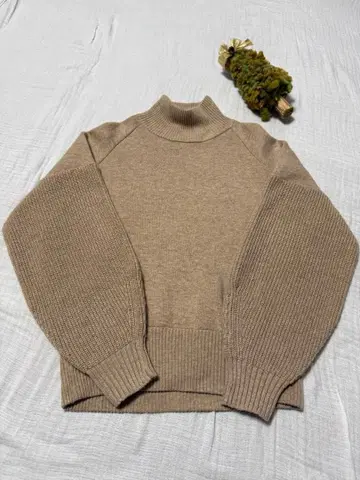 MOUSSY 베이지 하이넥 니트 F 사이즈