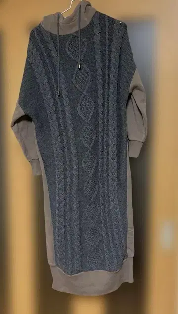 n.Or (누아르) 후드 부착 케이블 니트풍 롱 원피스