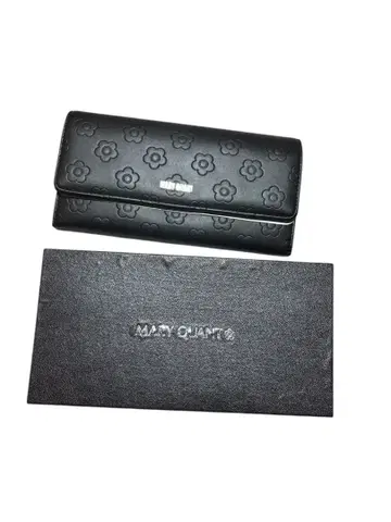 Mandy Quant 블랙 장지갑 플라워 패턴