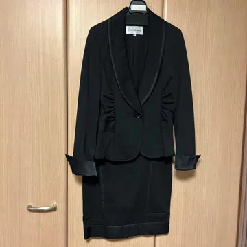 블랙 정장 세트 (자켓 스커트)