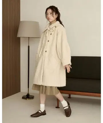 [ 탈부착 리본 포함 ] 샤기 미디 기장 코트