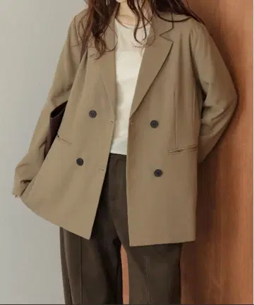 미사용 새상품 베이지 테일러드 자켓 더블 버튼