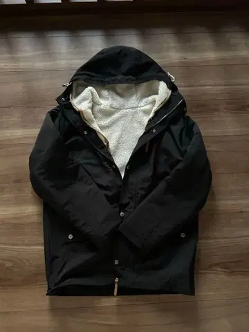 후드 부착 블랙 자켓 플리스 안감