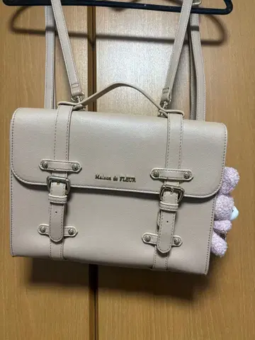 Maison de FLEUR 베이지 숄더백 봉제 인형 포함