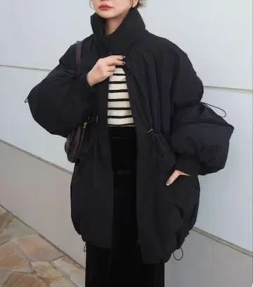 스탠드 카라 드로스트 디자인 소매 볼륨 충전솜 오버 사이즈 블루종