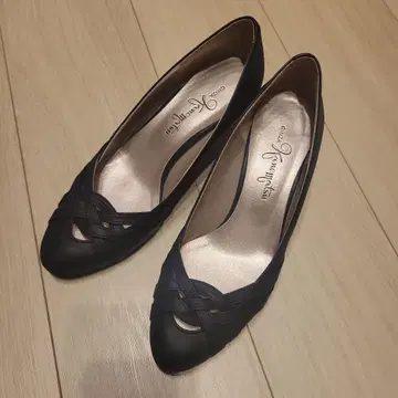 블랙 펌프스 중간 힐