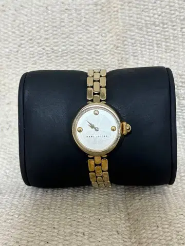 마크 제이콥스 골드 아날로그 시계