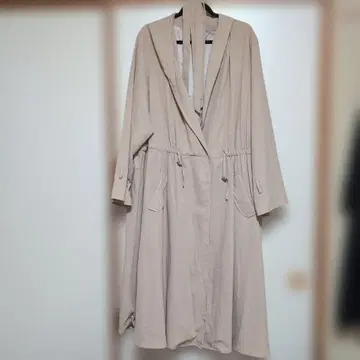 베이지 후드 부착 롱 코트