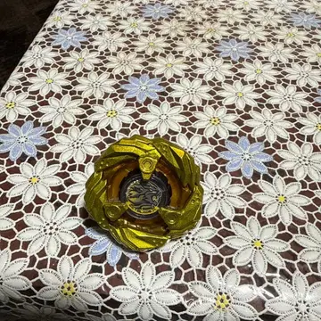 베이블레이드 X 레온 클로 골드 메탈 코트 Ver.