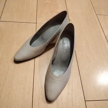 라이트 그레이 스틸레토 펌프스