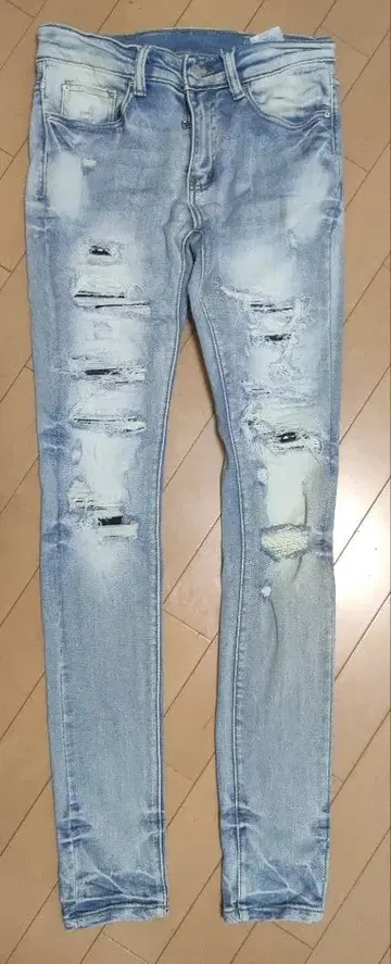 라이트 블루 스키니 데님 데미지 가공