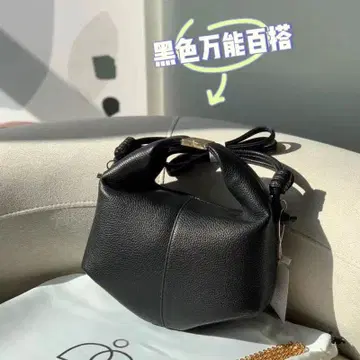 블랙 컬러 다용도 핸드백