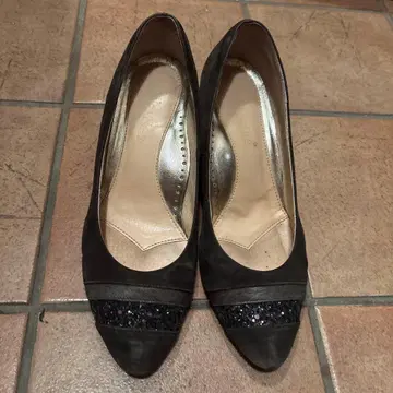 다크 그레이 스웨이드 비쥬 중간 힐 펌프스