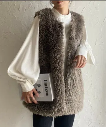 she's closet 퍼 베스트 M 사이즈 그레이쉬 베이지