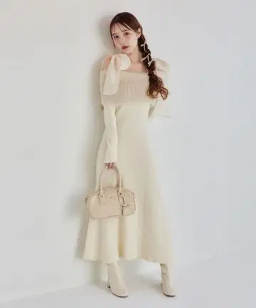 어깨 리본 니트 원피스 아이보리 NICE CLAUP FREE size