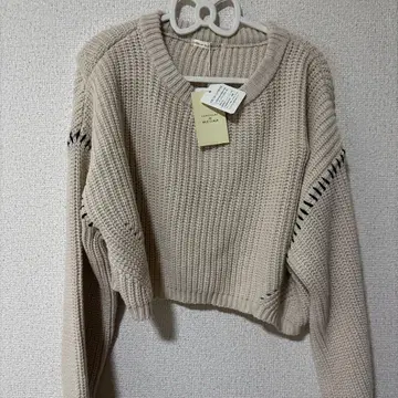 택 포함 NICE CLAUP 크롭 니트 F 사이즈 새상품 라인