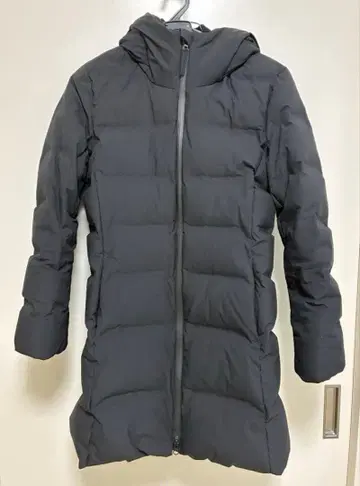 UNIQLO 후드 부착 블랙 다운 자켓